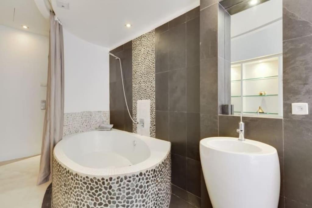Magnifique Appartement Parisien - Marais Luaran gambar